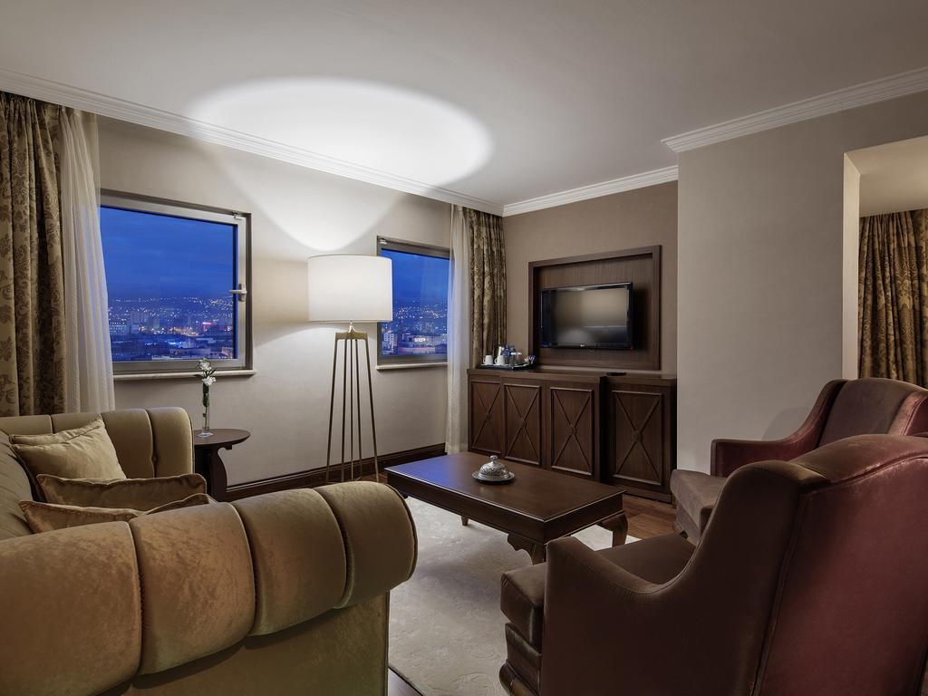 วินด์แฮม แกรนด์ คายเซริ Hotel ไคเซรึ ภายนอก รูปภาพ A living room at the hotel