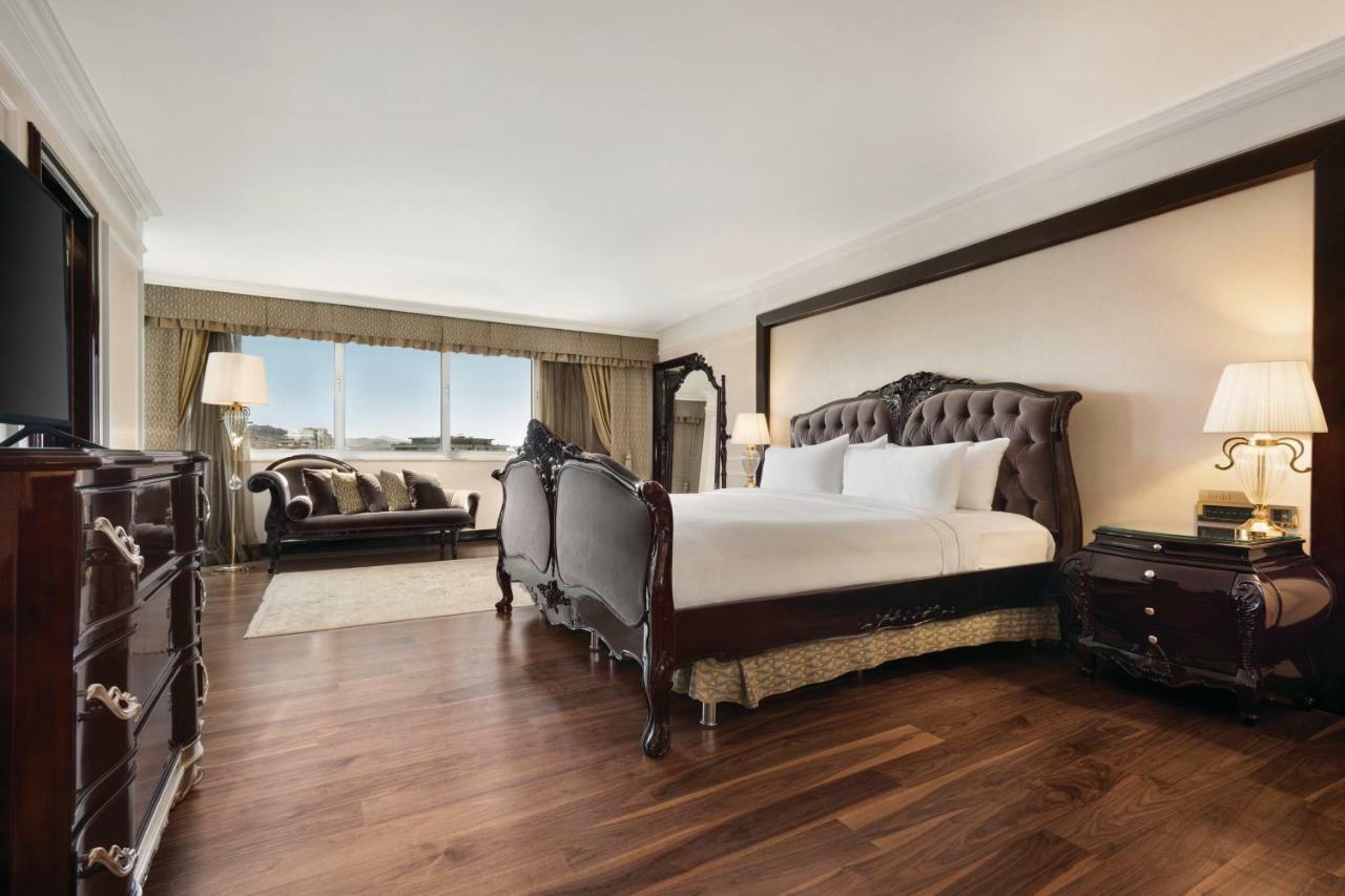 วินด์แฮม แกรนด์ คายเซริ Hotel ไคเซรึ ภายนอก รูปภาพ A bedroom at the hotel