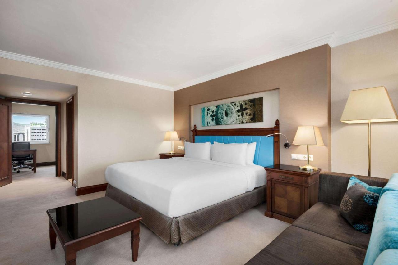 วินด์แฮม แกรนด์ คายเซริ Hotel ไคเซรึ ภายนอก รูปภาพ A bedroom at the hotel