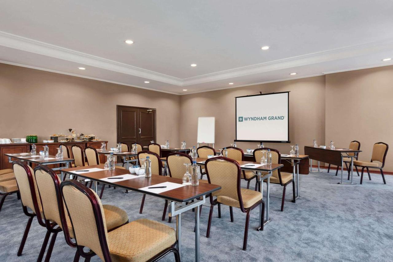 วินด์แฮม แกรนด์ คายเซริ Hotel ไคเซรึ ภายนอก รูปภาพ Meeting room