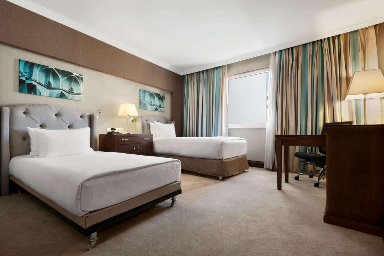 วินด์แฮม แกรนด์ คายเซริ Hotel ไคเซรึ ภายนอก รูปภาพ A room at the Hilton London Heathrow